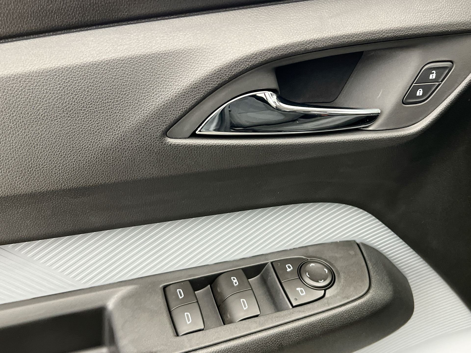 2027 Chevrolet Bolt LT - Photo 41