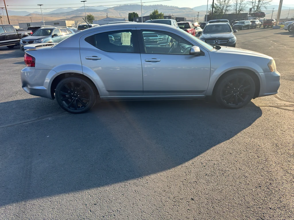 Used 2013 Gray Dodge SXT image 4