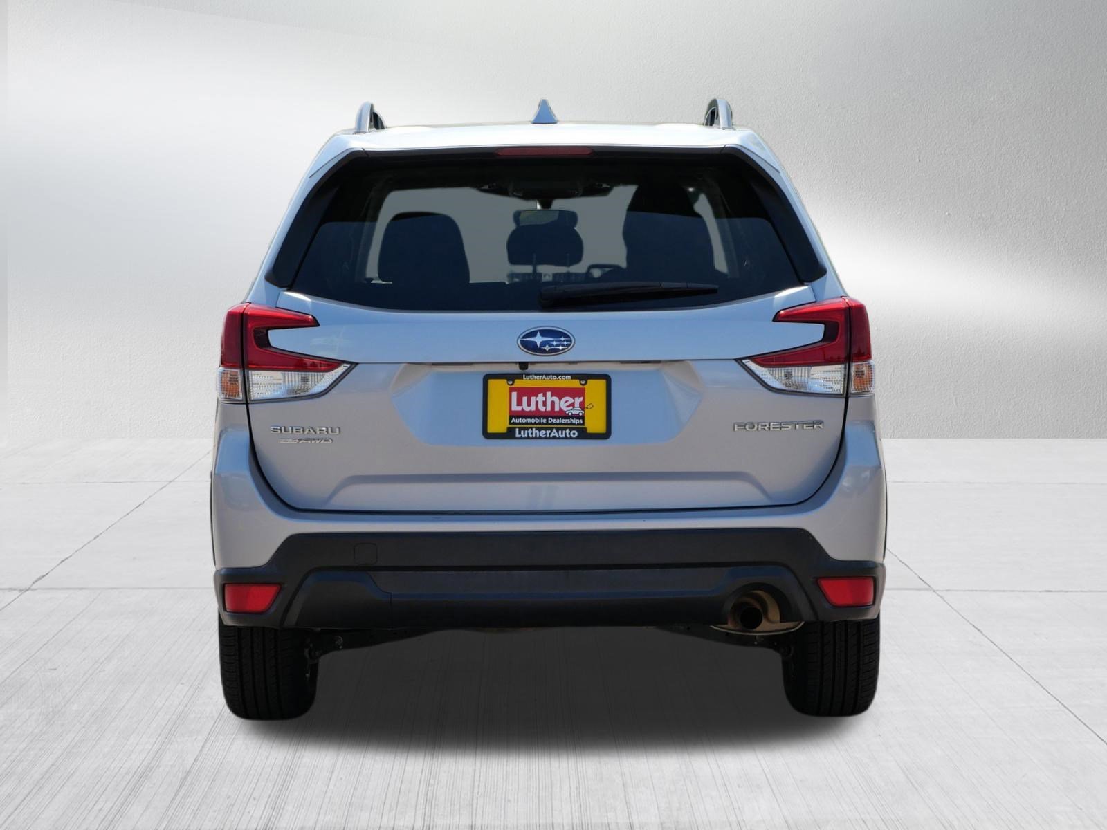 Used 2022 Ice Silver Metallic Subaru Premium image 6