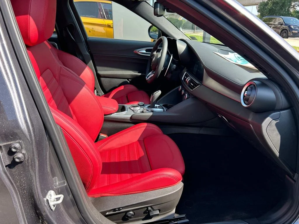 2025 Alfa Romeo Giulia Base - Photo 16