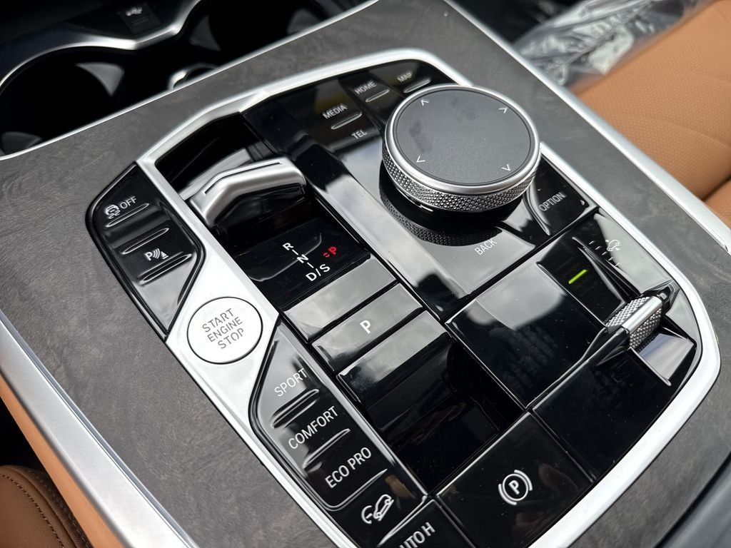 New 2027 Alpine White BMW xDrive40i image 16
