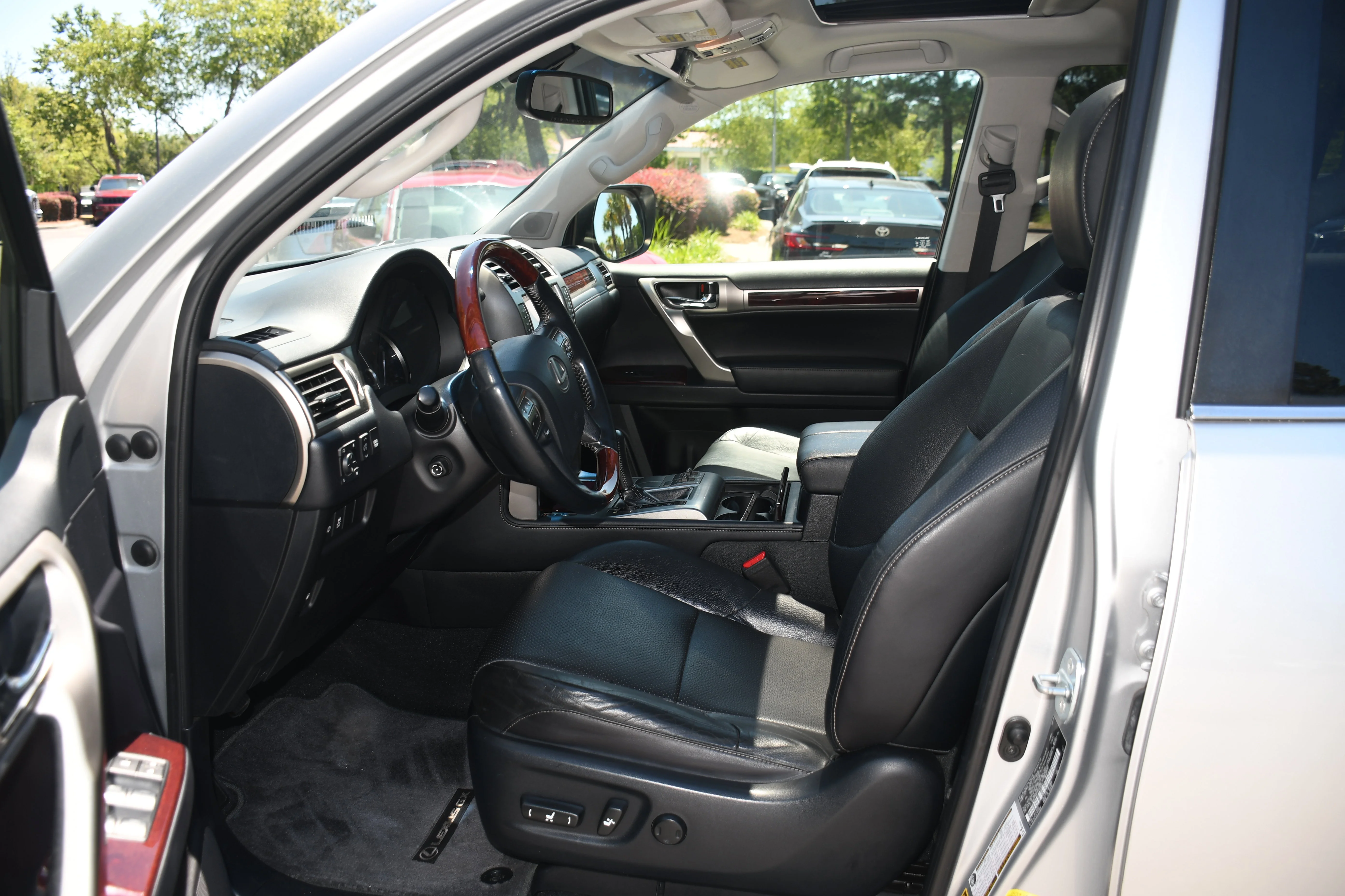 Used 2015 Silver Lexus 460 image 7
