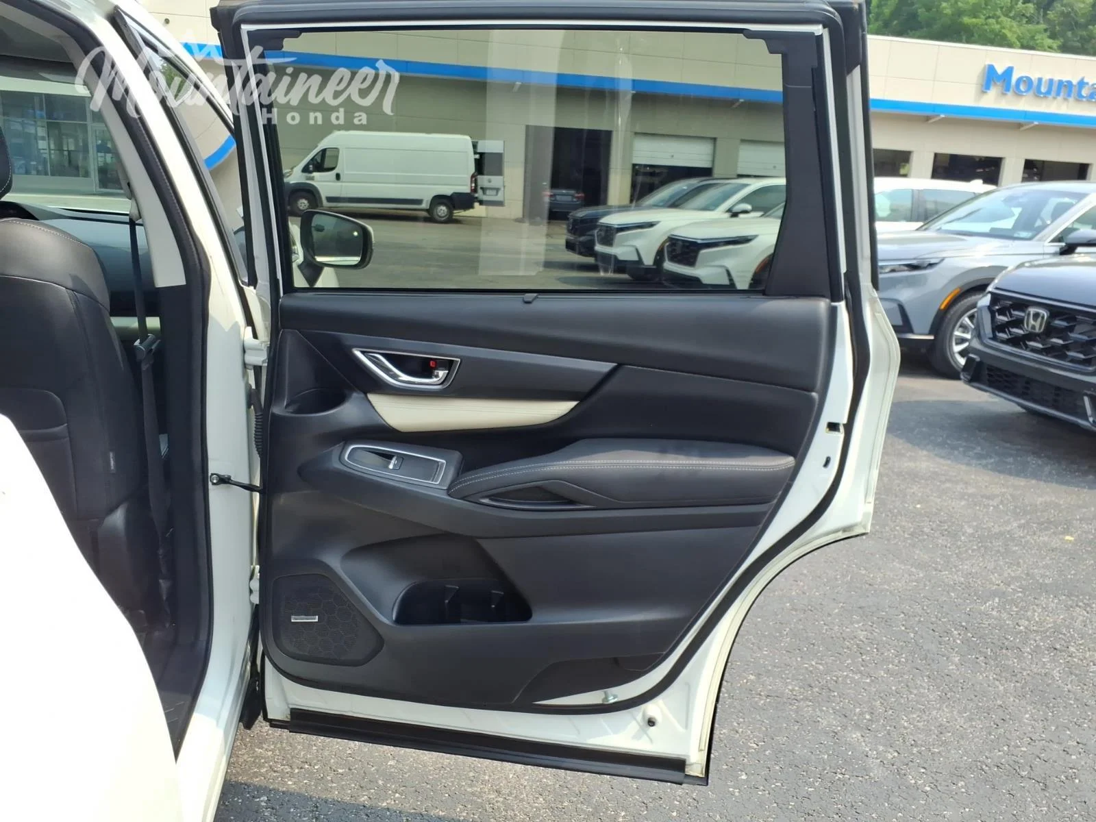 Used 2022 Crystal White Pearl Subaru Limited image 20