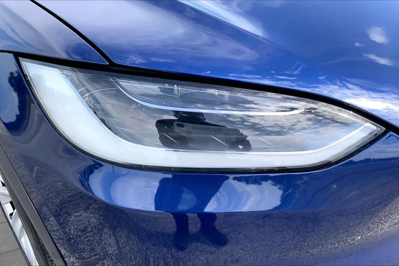 Used 2018 Deep Blue Metallic Tesla 75D image 26
