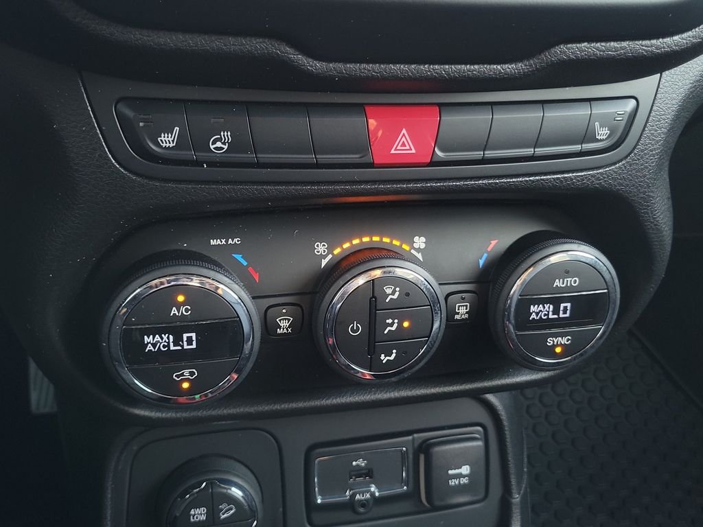 Used 2016 Black Jeep Trailhawk image 31