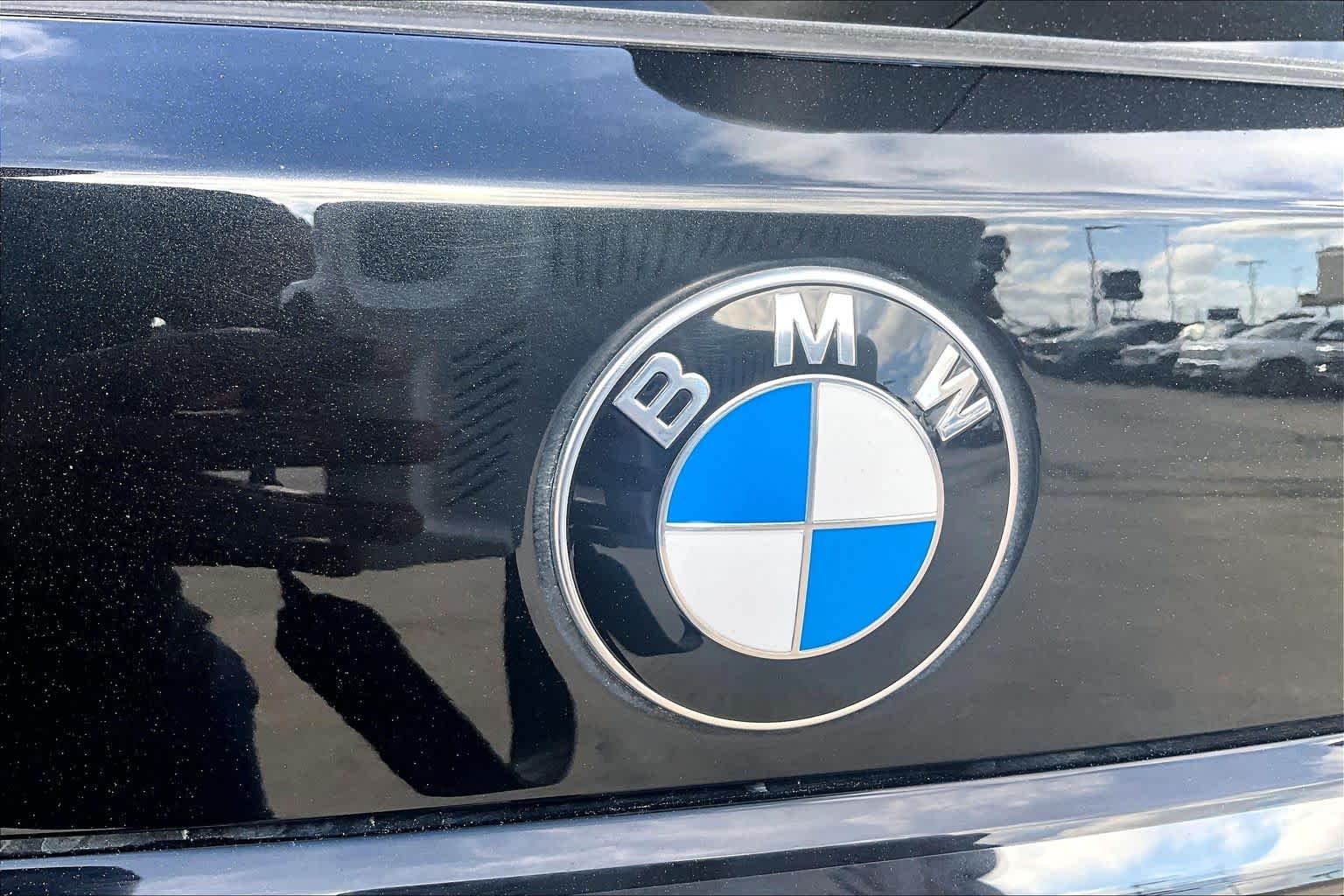 Used 2025 Black Sapphire Metallic BMW xDrive40i image 31