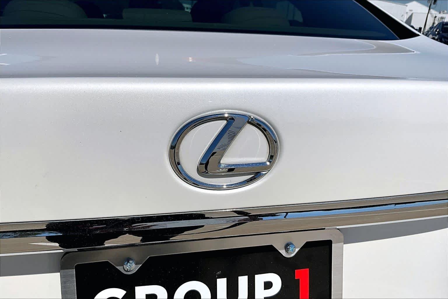 Used 2008 Starfire Pearl Lexus  image 29