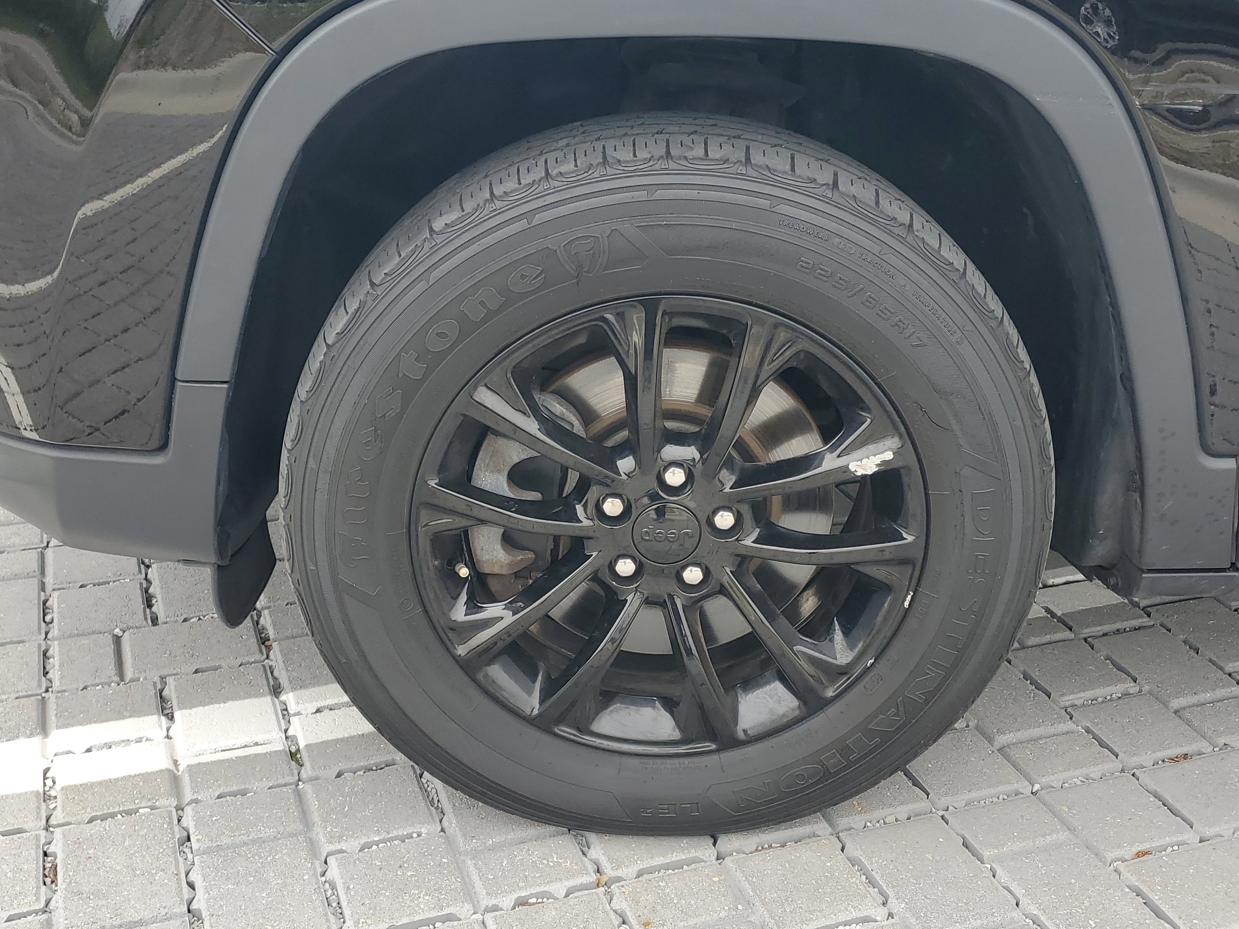 Used 2020 Diamond Black Crystal Pearlcoat Jeep Latitude Plus image 8