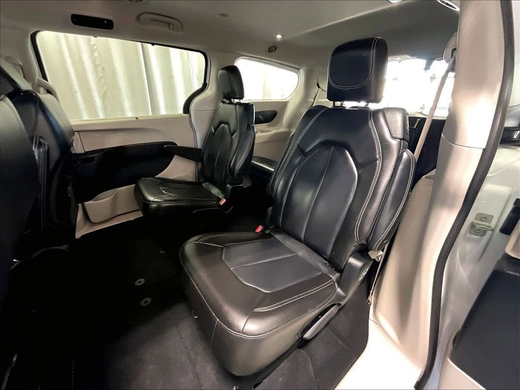 Used 2023 White Chrysler Touring L image 15