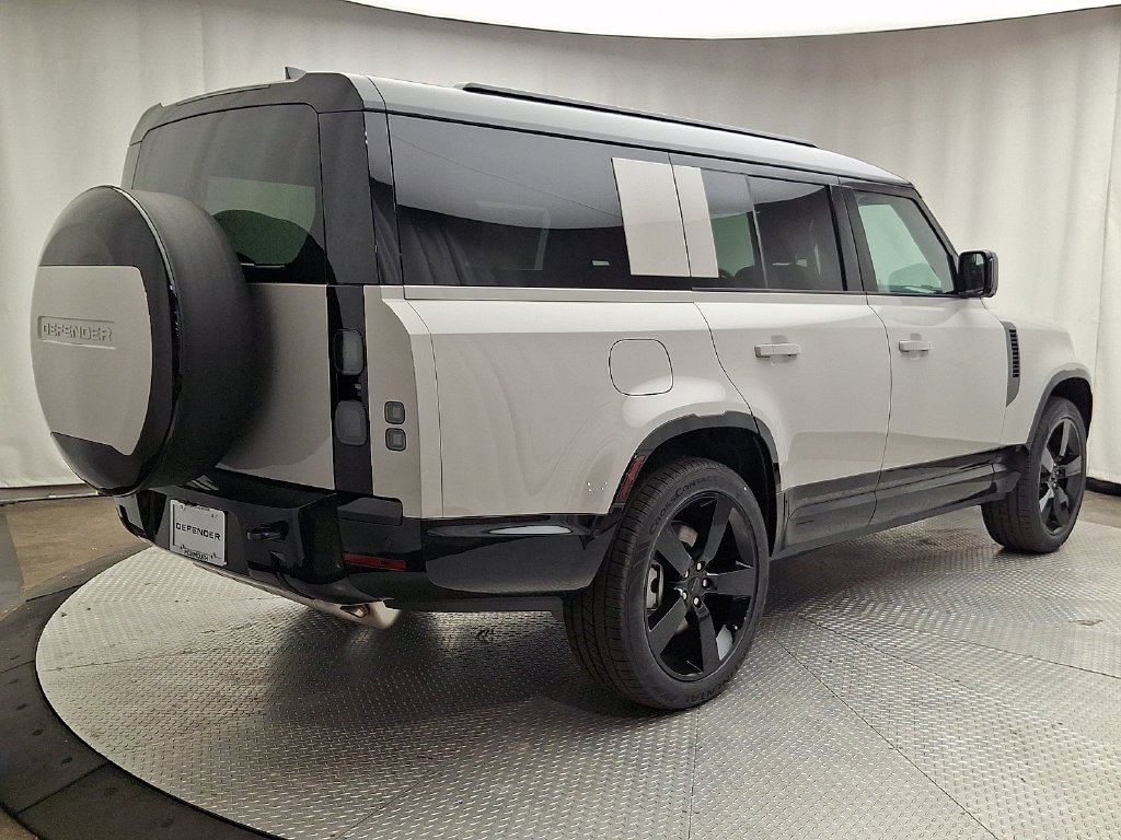 New 2026 Borasco Grey Land Rover X-Dynamic SE image 3