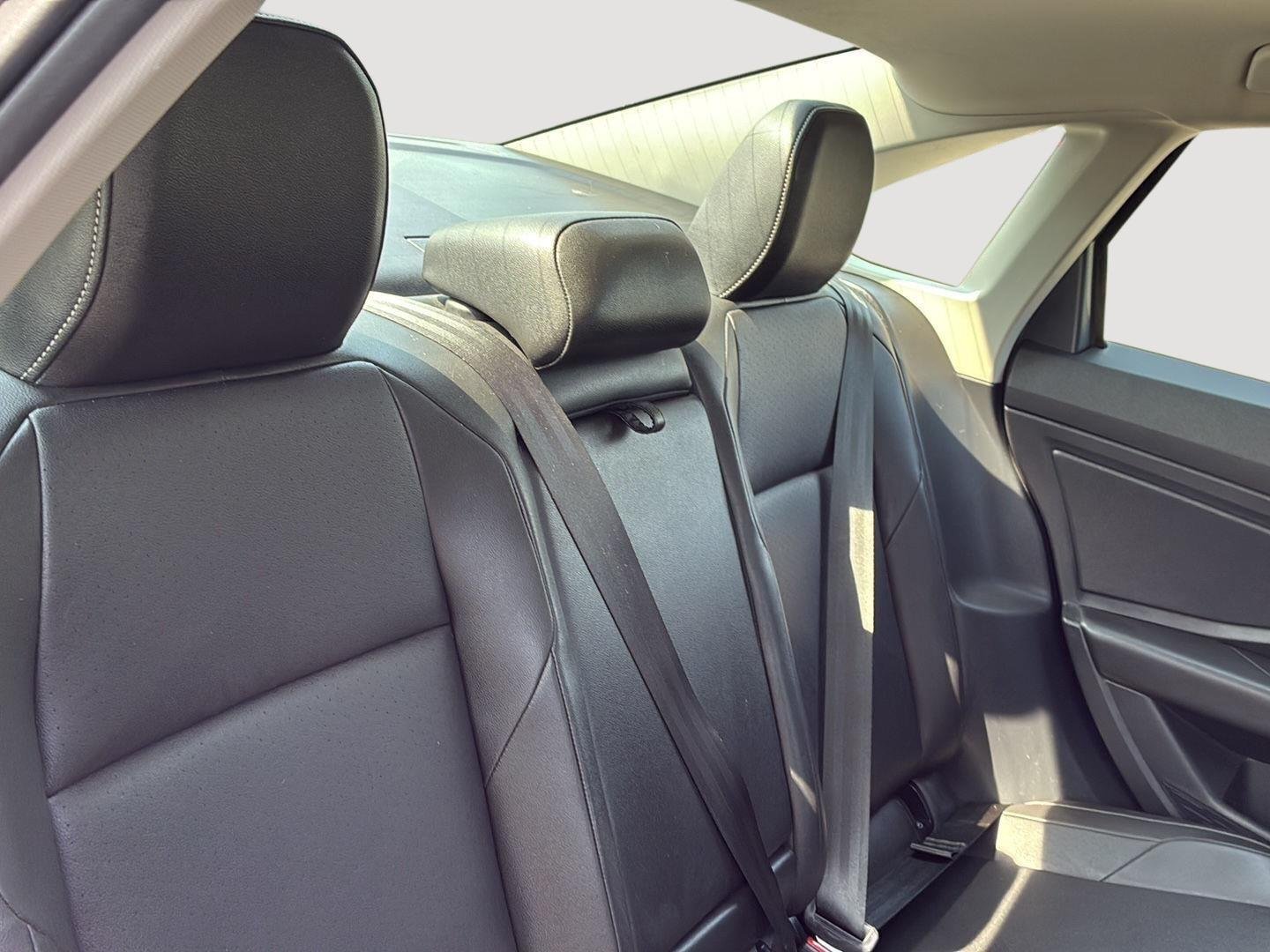Used 2019 Platinum Gray Metallic Volkswagen SE image 20