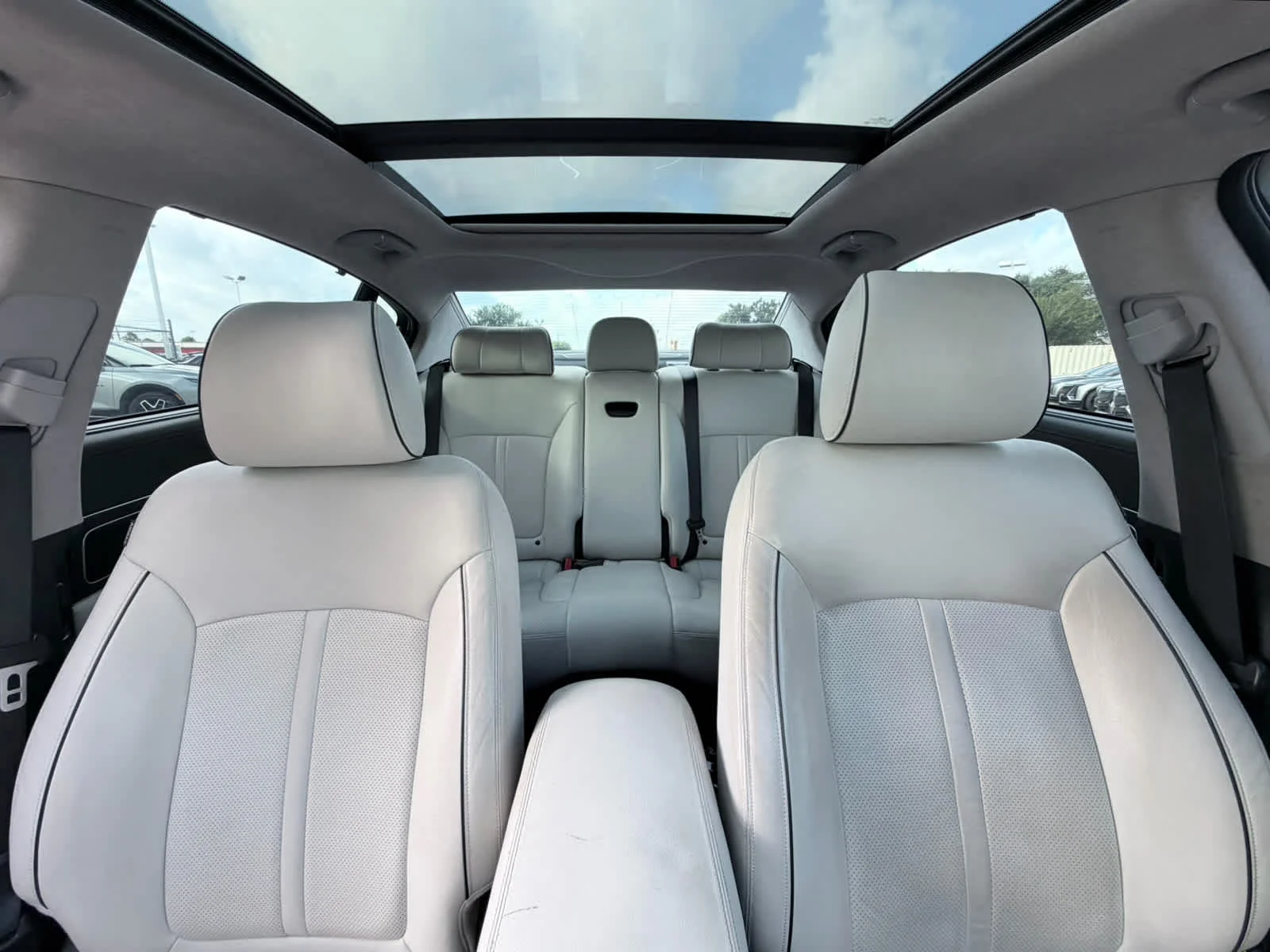 Used 2015  Kia Luxury image 12