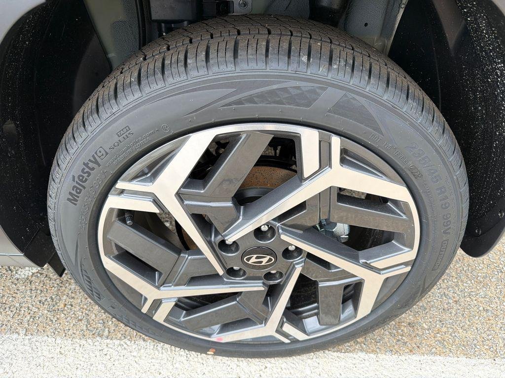 New 2026 Green Hyundai SEL Premium FWD image 19
