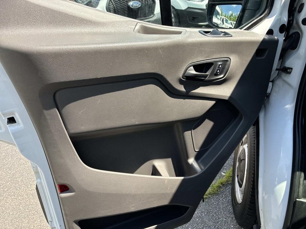 Used 2024  Ford Base image 18