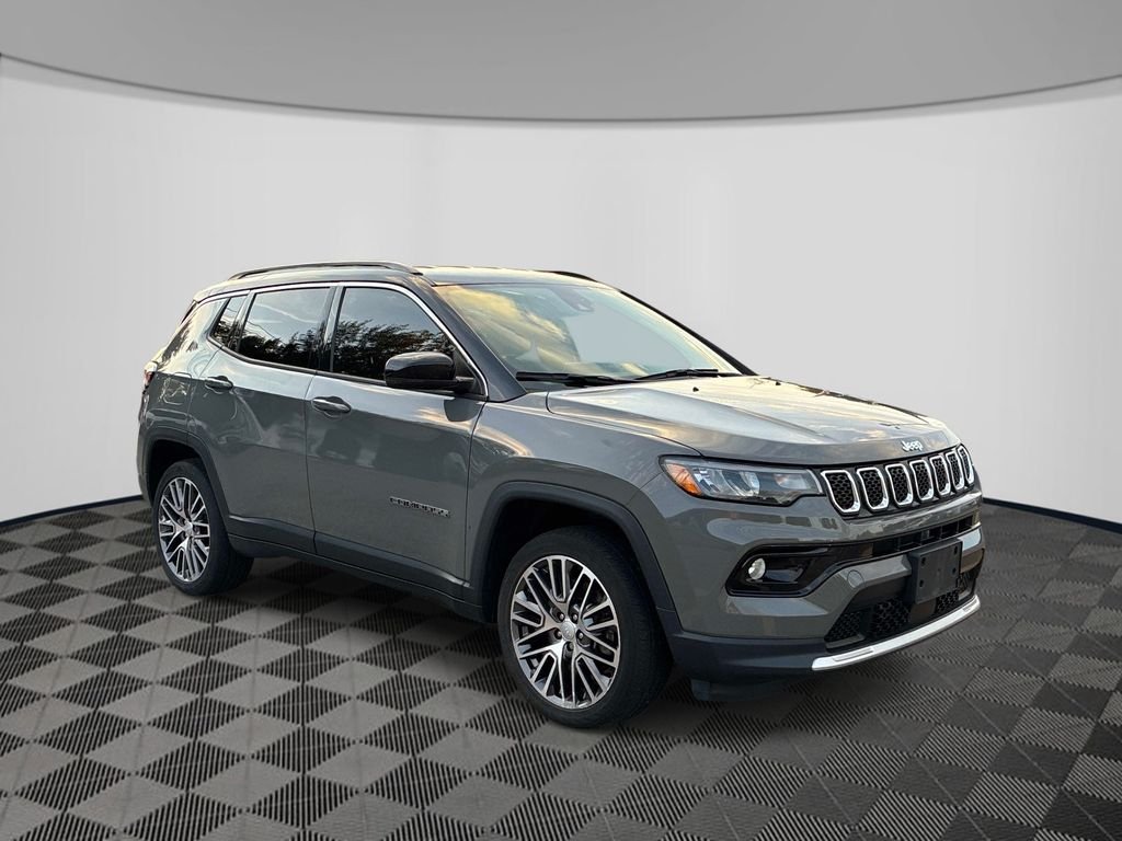 Used 2023 Gray Jeep Limited image 3