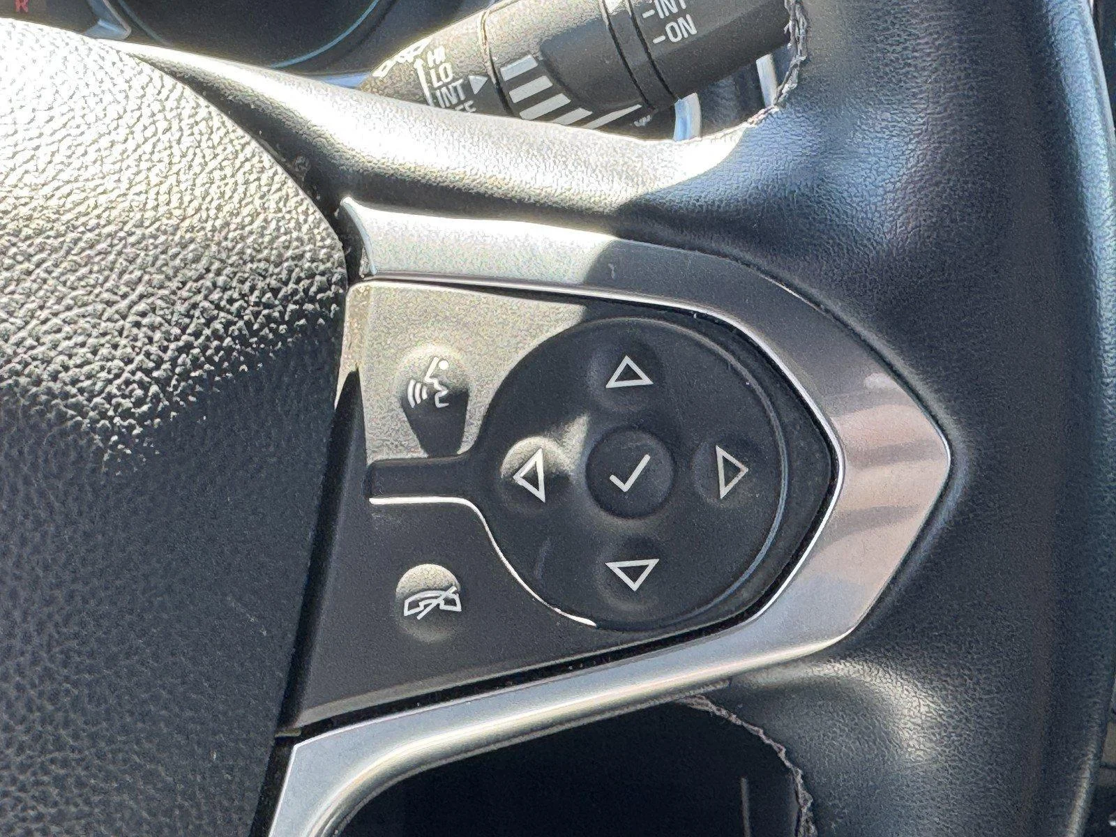Used 2023 Mosaic Black Metallic Chevrolet LT Leather image 21
