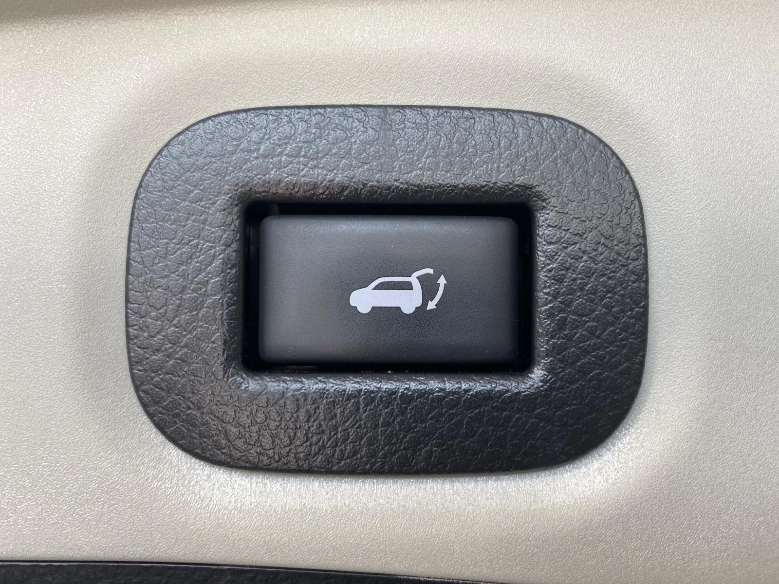 Used 2020 Caspian Blue Metallic Nissan SV image 8