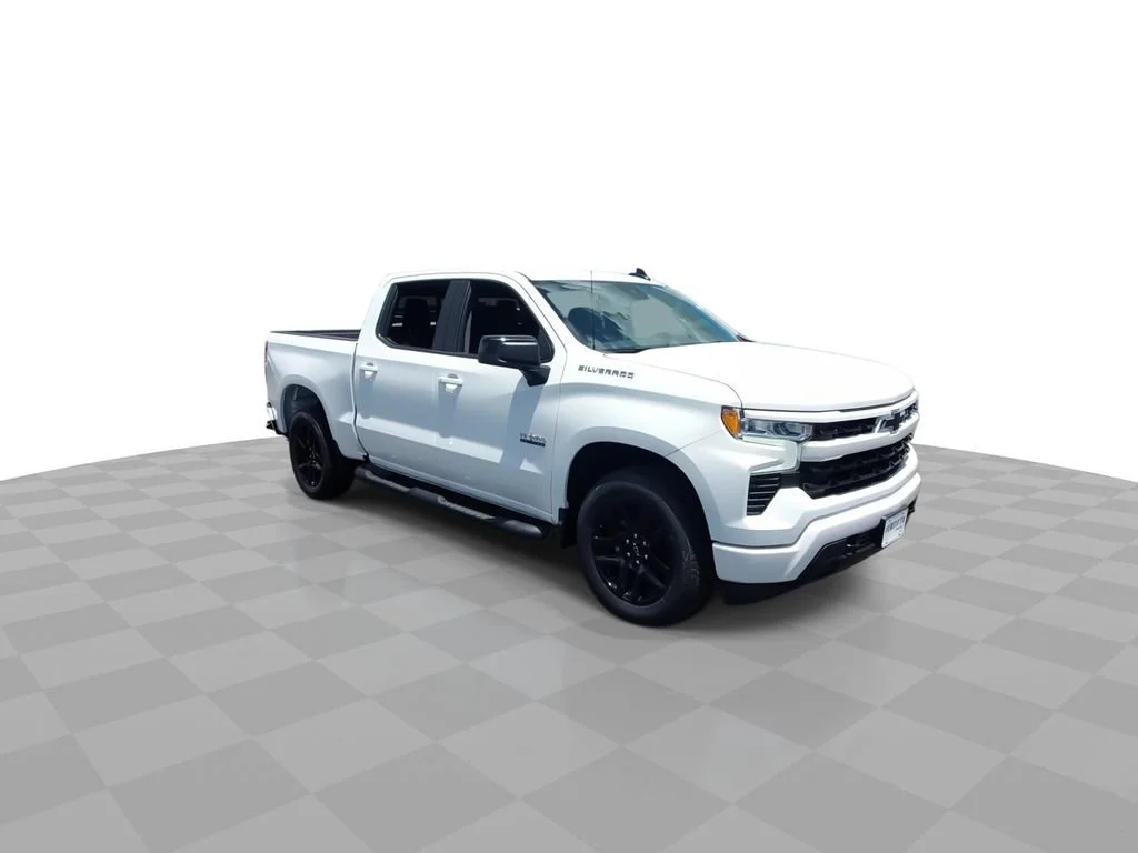 New 2026 Summit White Chevrolet RST image 2