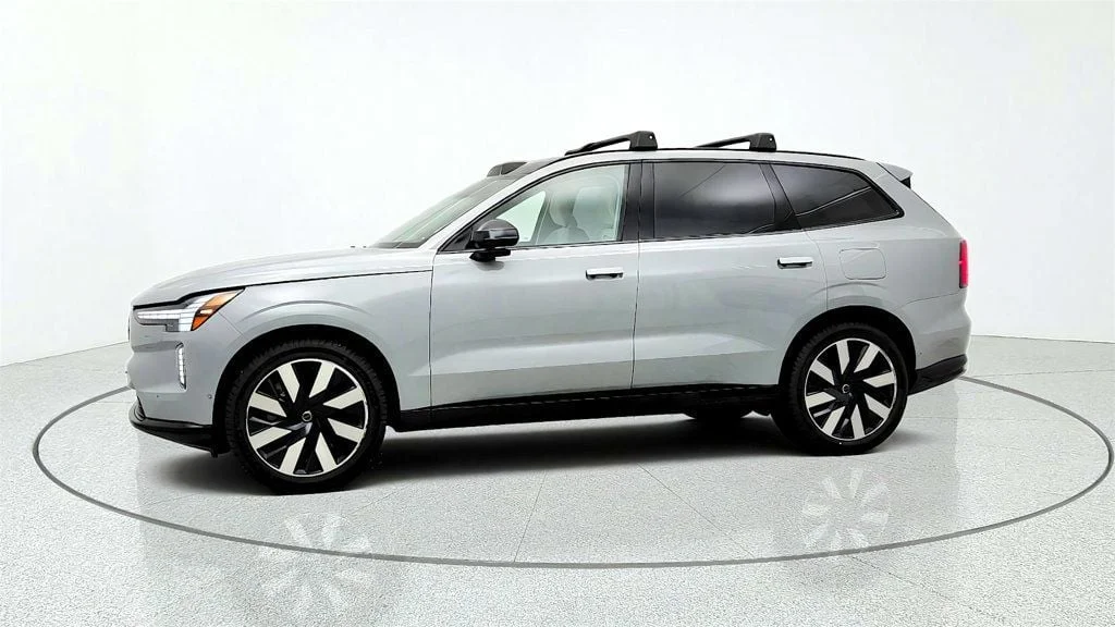 Used 2025 Vapour Grey Metallic Volvo Twin Motor Ultra 7-Seater image 8