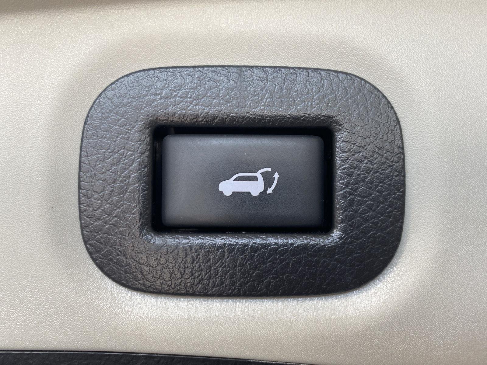 Used 2020 Caspian Blue Metallic Nissan SV image 8