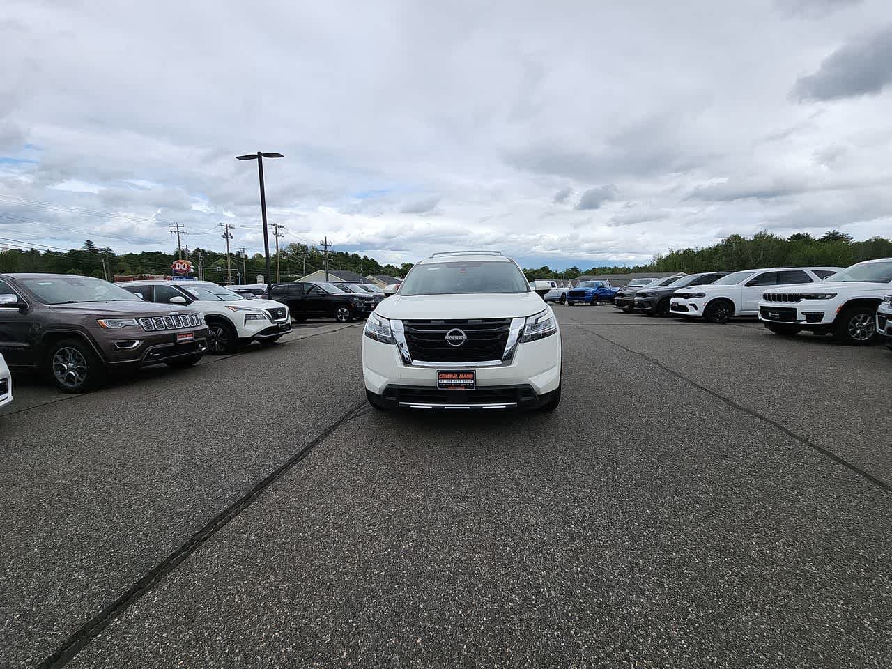 Used 2023 Pearl White Tricoat Nissan SL image 3