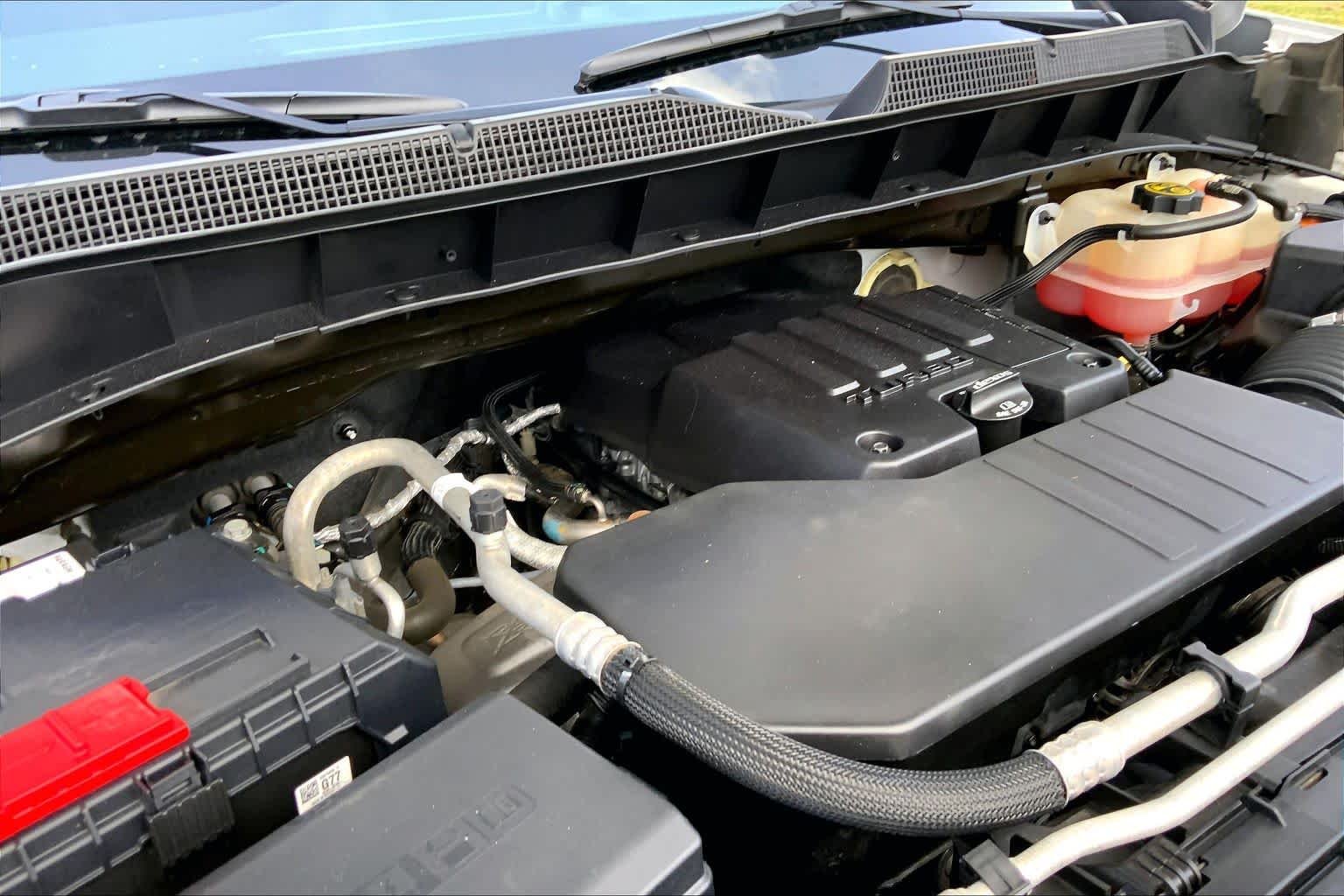 Used 2022 Summit White Chevrolet Custom image 32