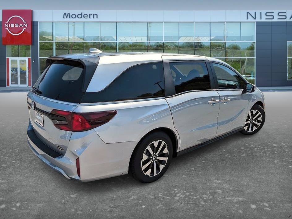 Used 2025 Solar Silver Metallic Honda EX-L image 4