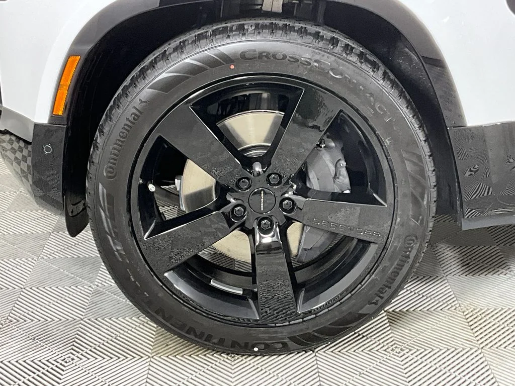 New 2026 Fuji White Land Rover X-Dynamic SE image 9