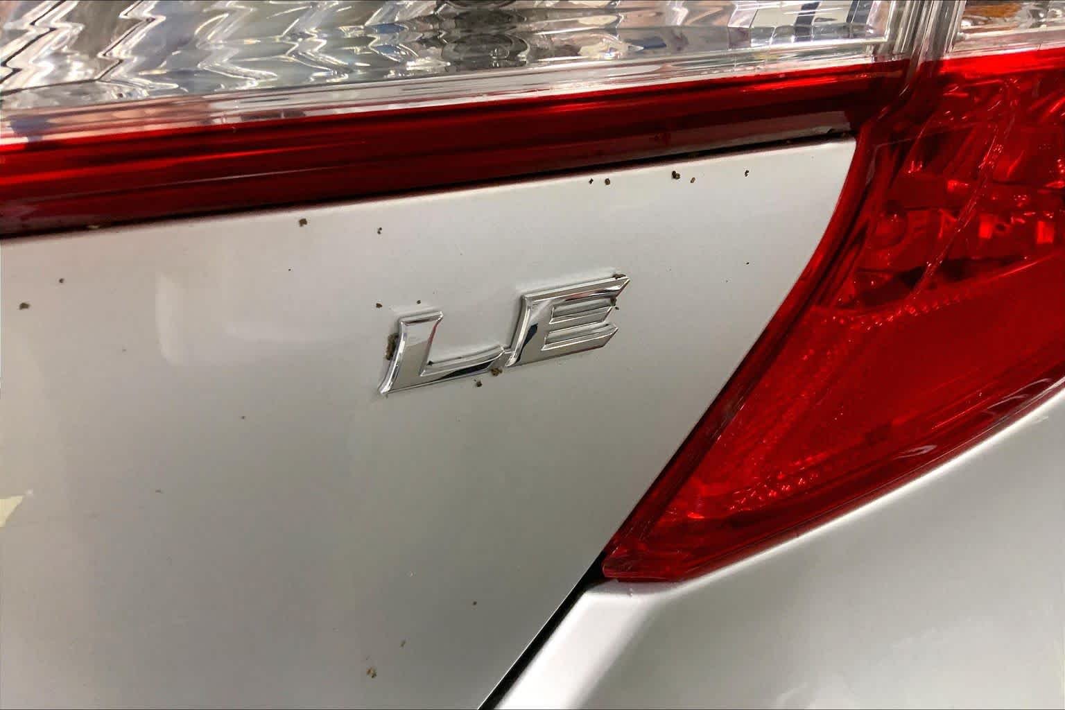 Used 2014 Classic Silver Metallic Toyota LE image 10
