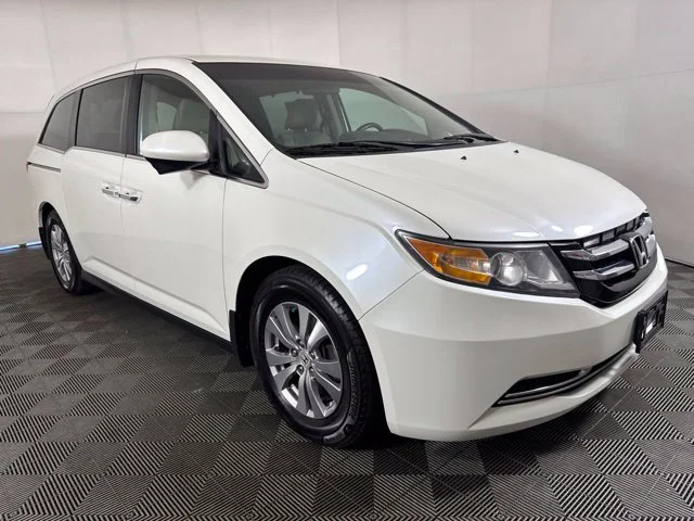 Used 2016 White Honda SE image 1