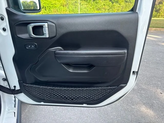 Used 2023 White Jeep High Tide image 10