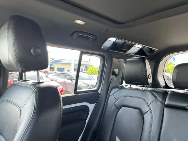 Used 2023 White Land Rover S image 16