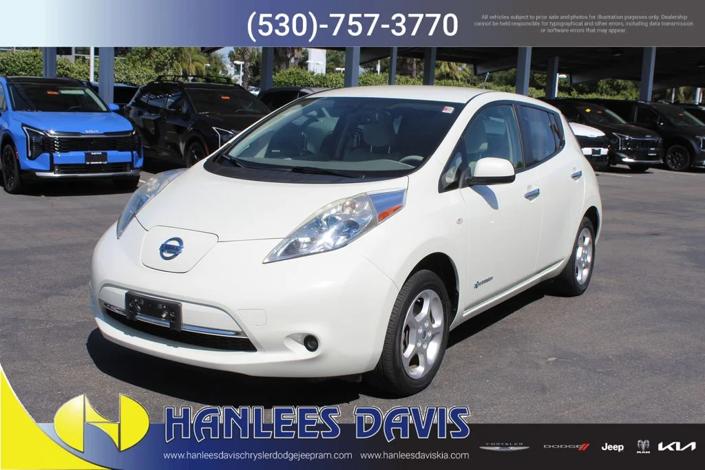 Used 2012 White Nissan SV image 3