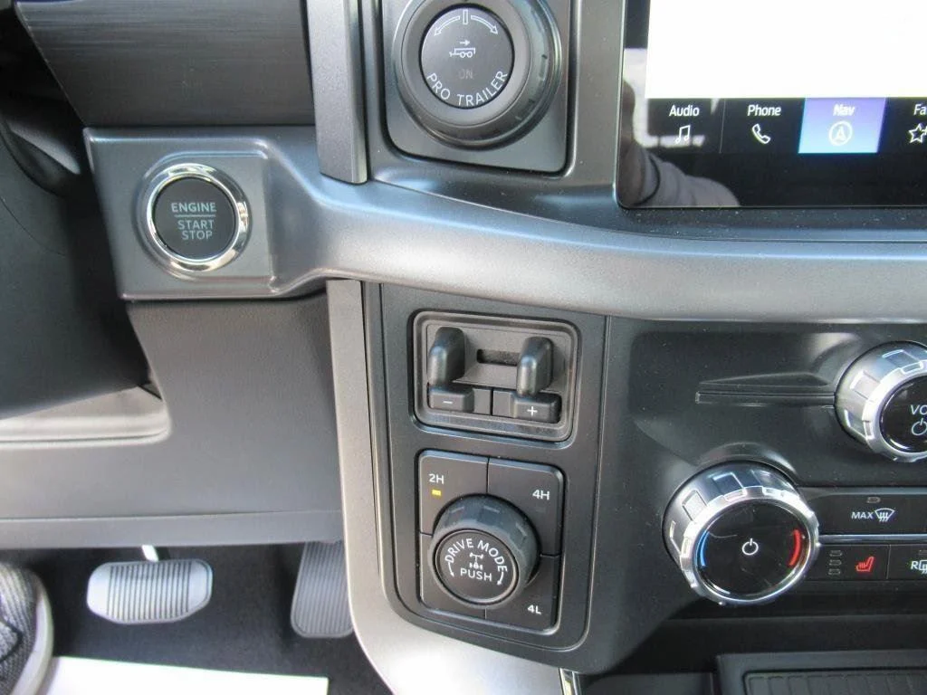 New 2025 Agate Black Metallic Ford XLT image 26