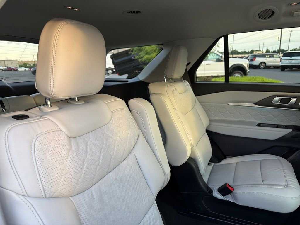 New 2026 Star White Metallic Tri-Coat Ford Platinum™ image 15