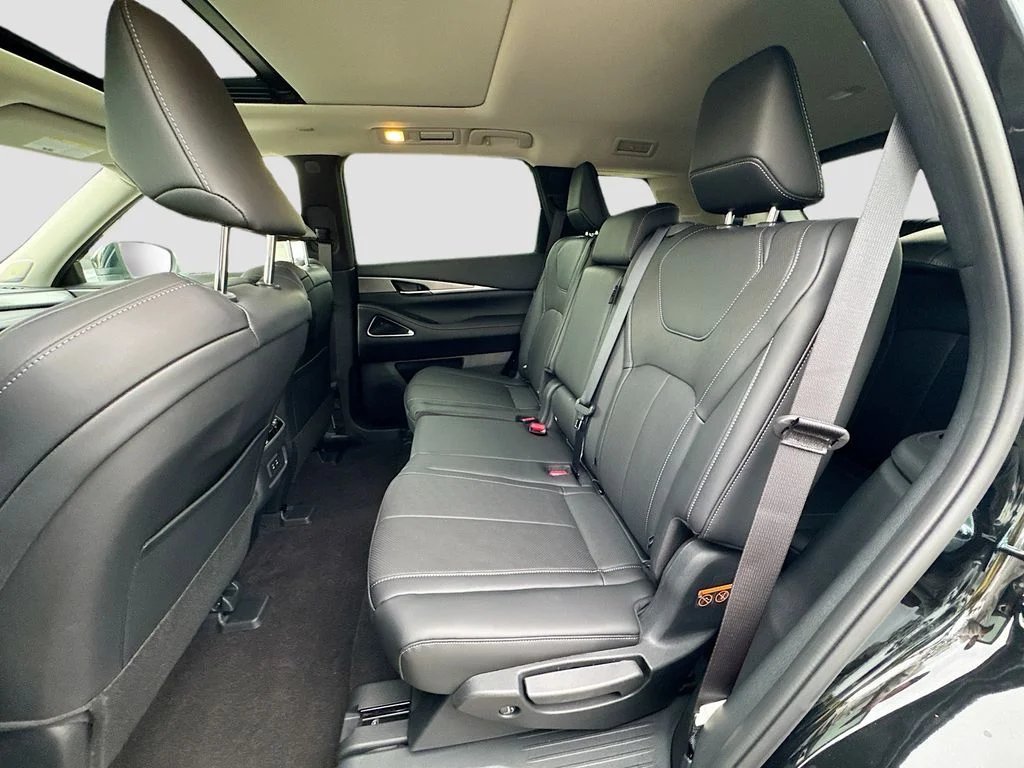 Used 2027 Black INFINITI LUXE image 27