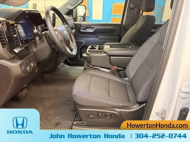 Used 2025 White Chevrolet LT image 12