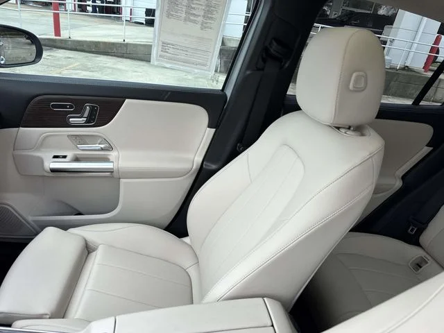 Used 2025 Silver Mercedes-Benz GLA 250 image 22