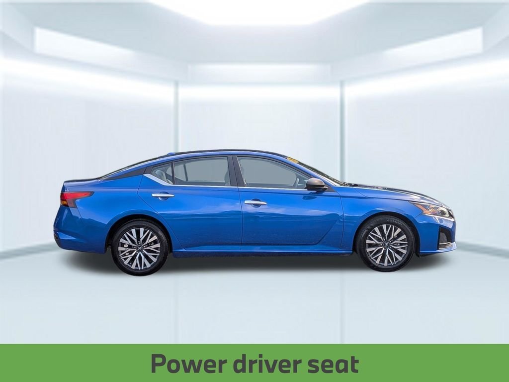 Used 2025 Blue Nissan 2.5 SV image 9