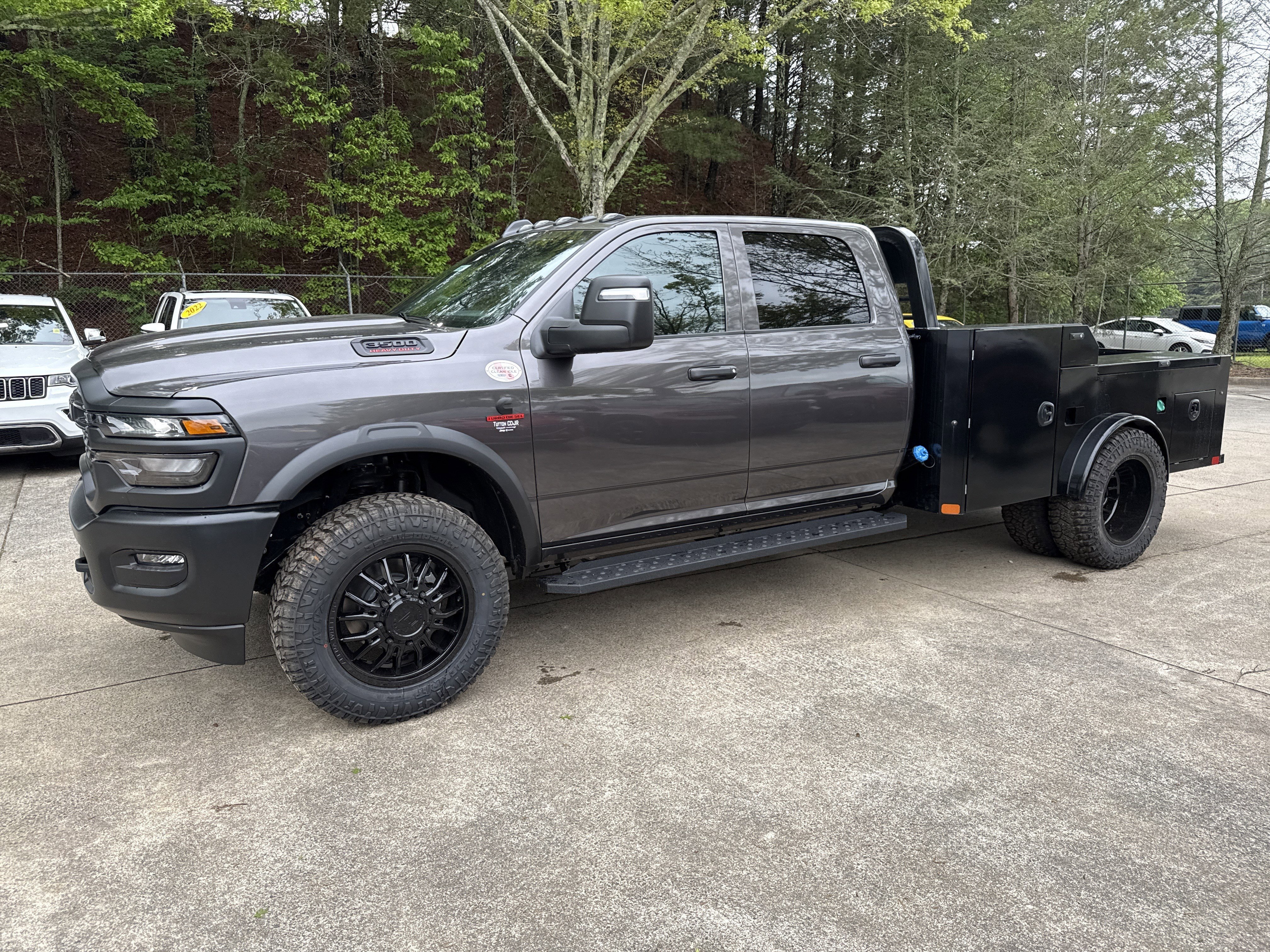 New 2026 Granite Crystal Metallic Clearcoat RAM Tradesman image 4