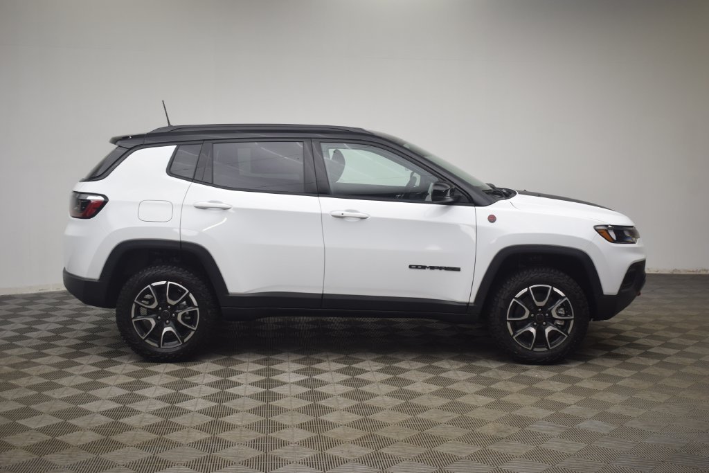 New 2026 Bright White Clear-Coat Exterior Paint Jeep Trailhawk image 3