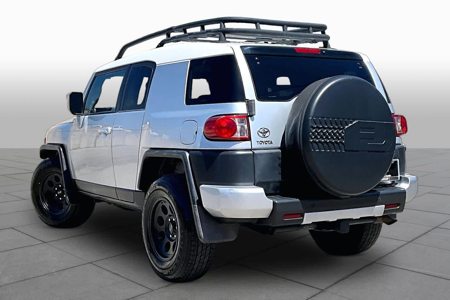 Used 2008 White / Titanium Metallic Toyota  image 11