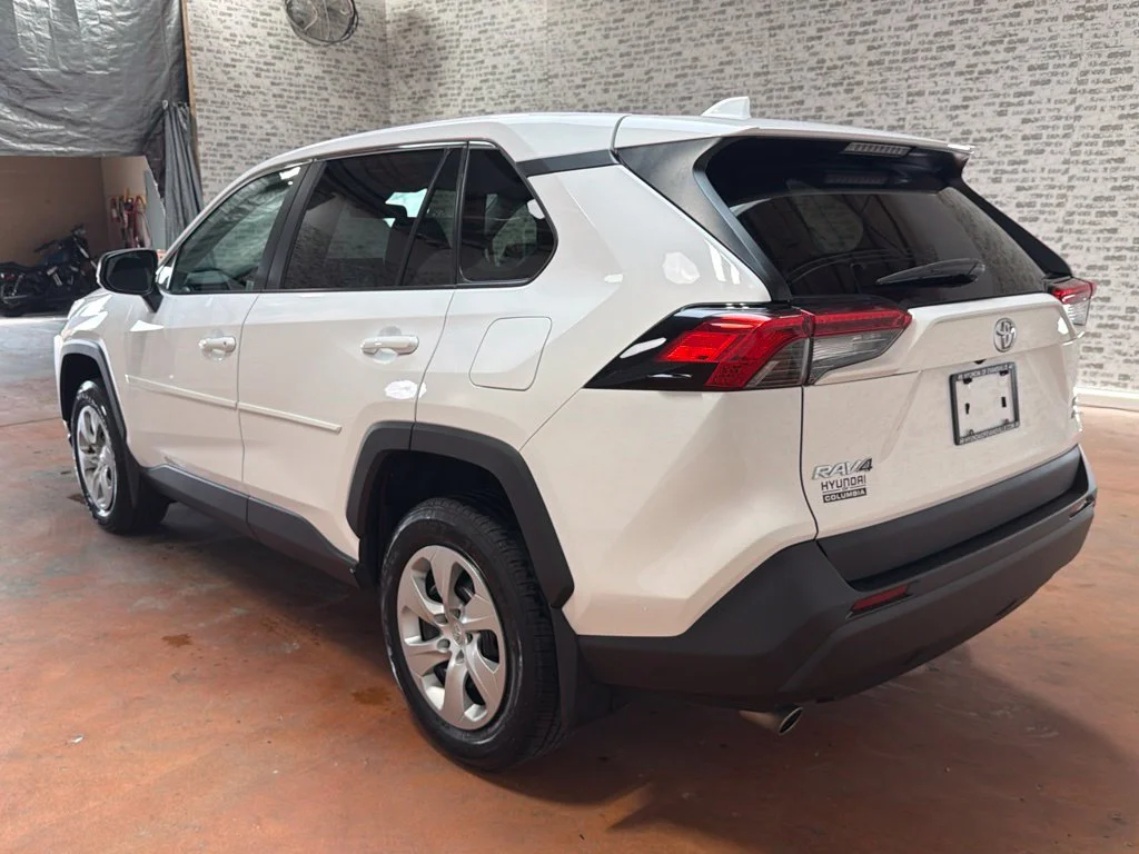 Used 2022 White Toyota LE image 5