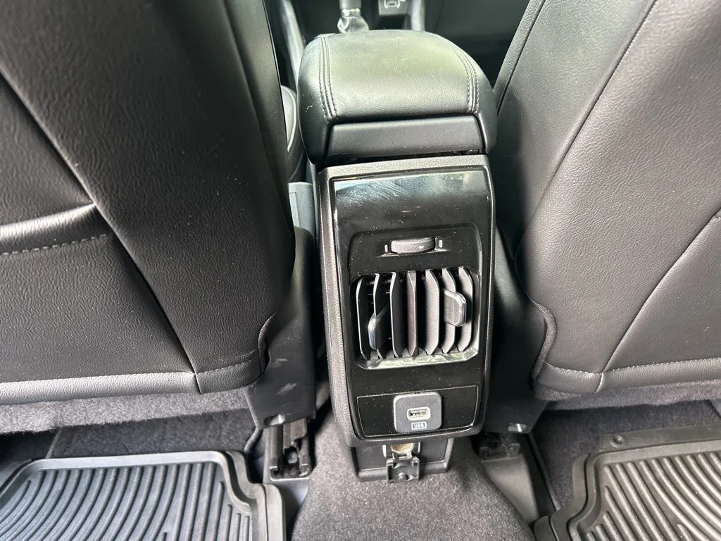 Used 2022 Black Jeep Latitude Lux image 31
