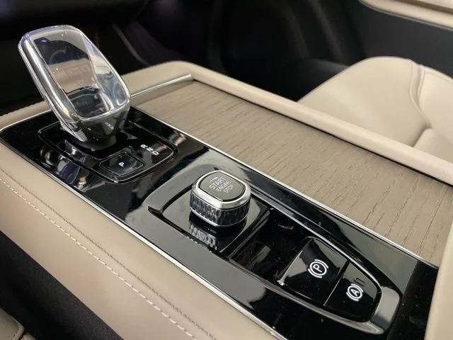 2025 Volvo XC90 Core - Photo 33