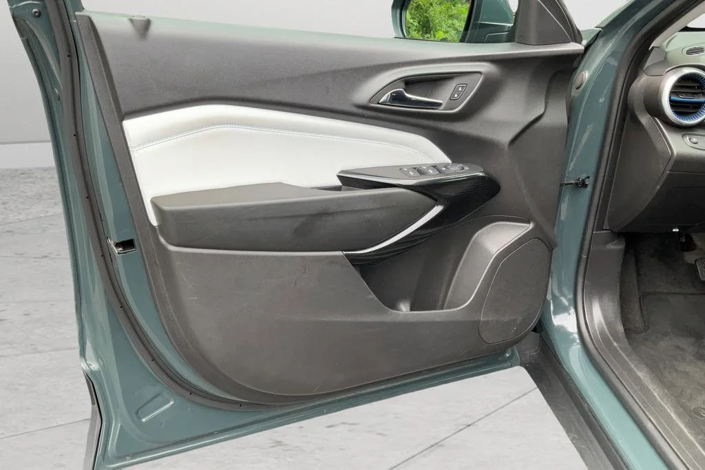 2025 Chevrolet Trax LT - Photo 11