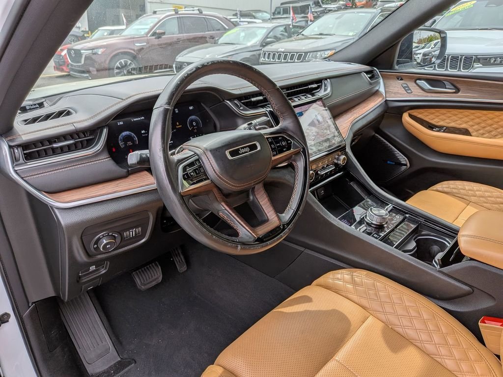Used 2023 White Jeep Summit image 16
