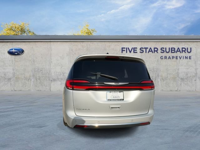 Used 2023 Silver Chrysler Touring L image 7