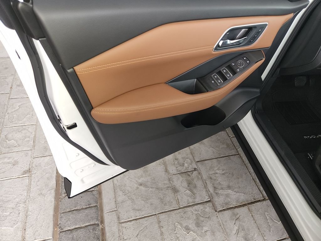 New 2026 Everest White Pearl TriCoat / Super Black Two-tone Nissan Platinum AWD image 23