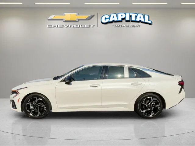 Used 2025 White Kia GT-Line image 2